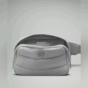 Lululemon-Everywhere belt bag Large  *Wunder puff